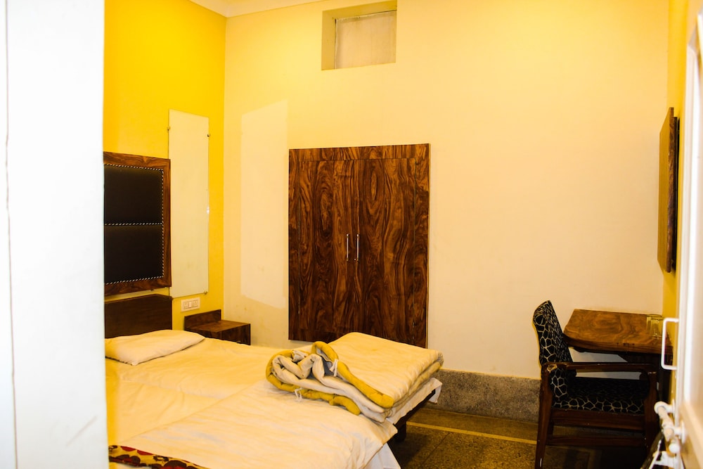 Hotel Anand Palace 10/40