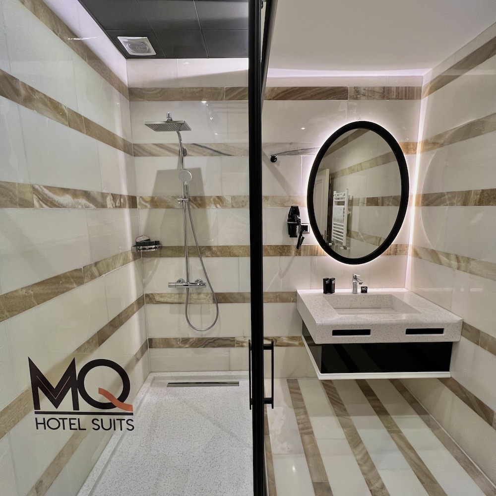 MQ Hotel Suites 58/60