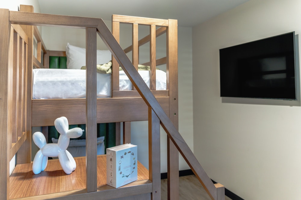 LYFE INN & SUITES by AGA- North Hollywood Near Universal Studios 17/22