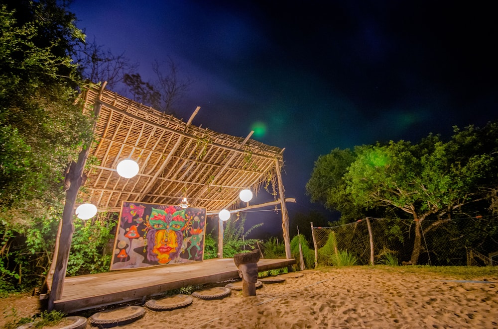 DISTANT RELATIVES ECOLODGE & BACKPACKERS 3/50