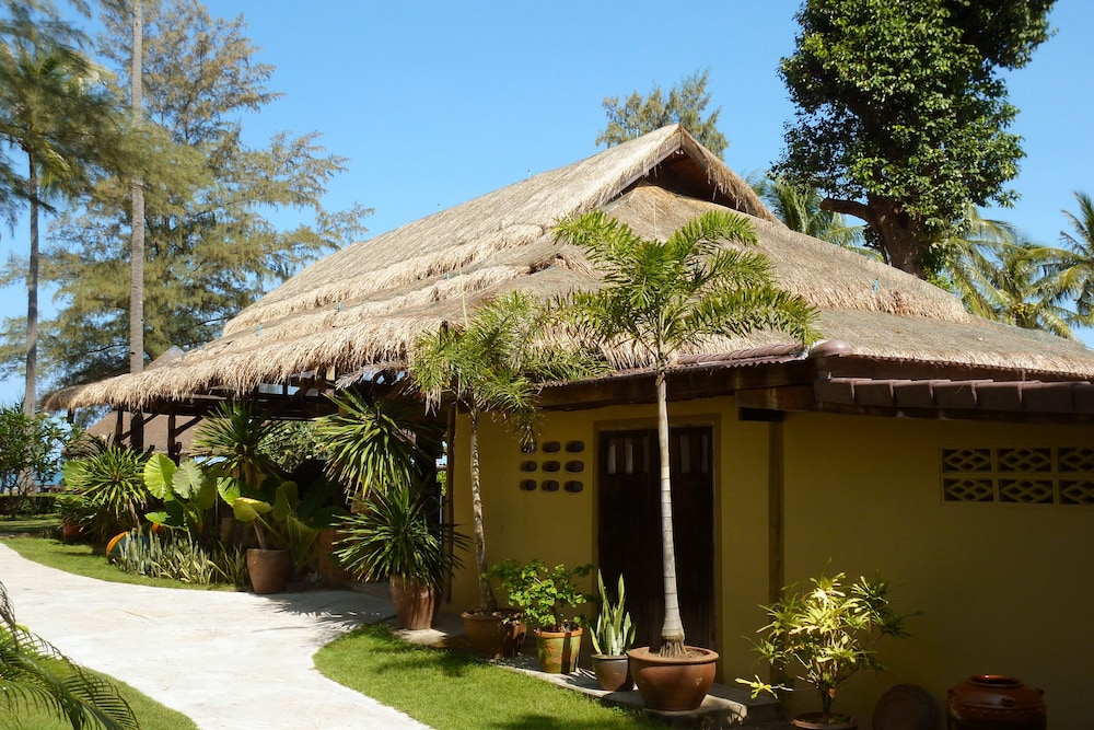 Lanta Castaway Beach Resort in KOH LANTA