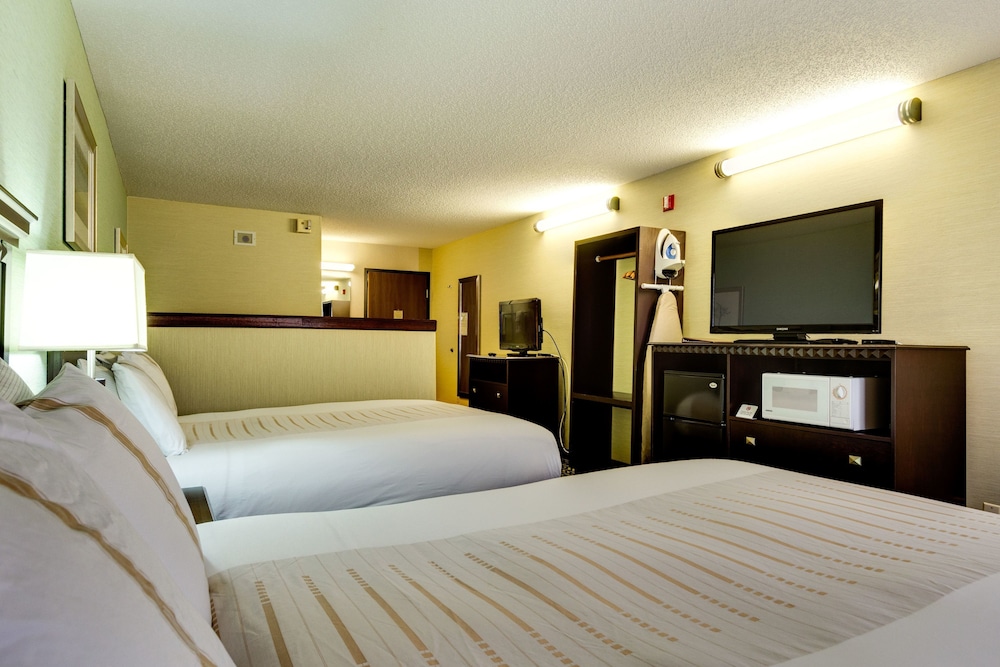 Fireside Inn & Suites 21/88