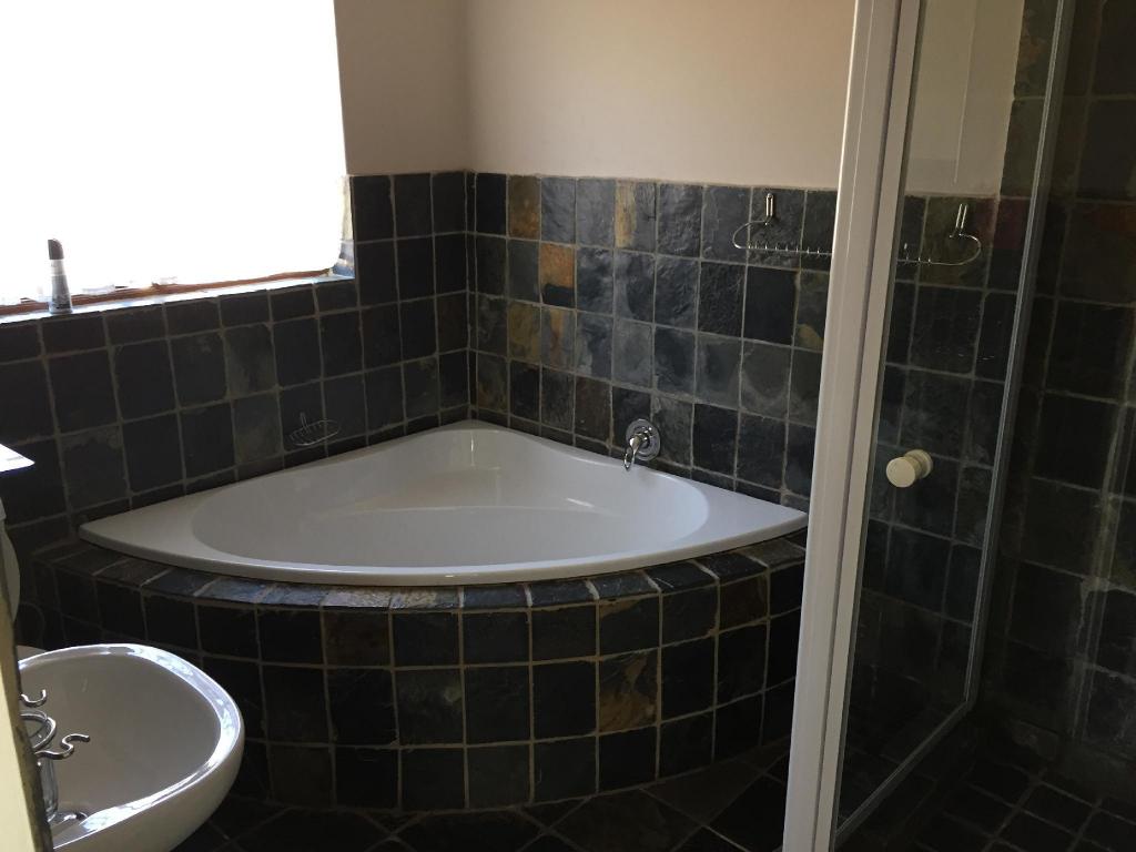 Travellers Nest Guesthouse 85/93