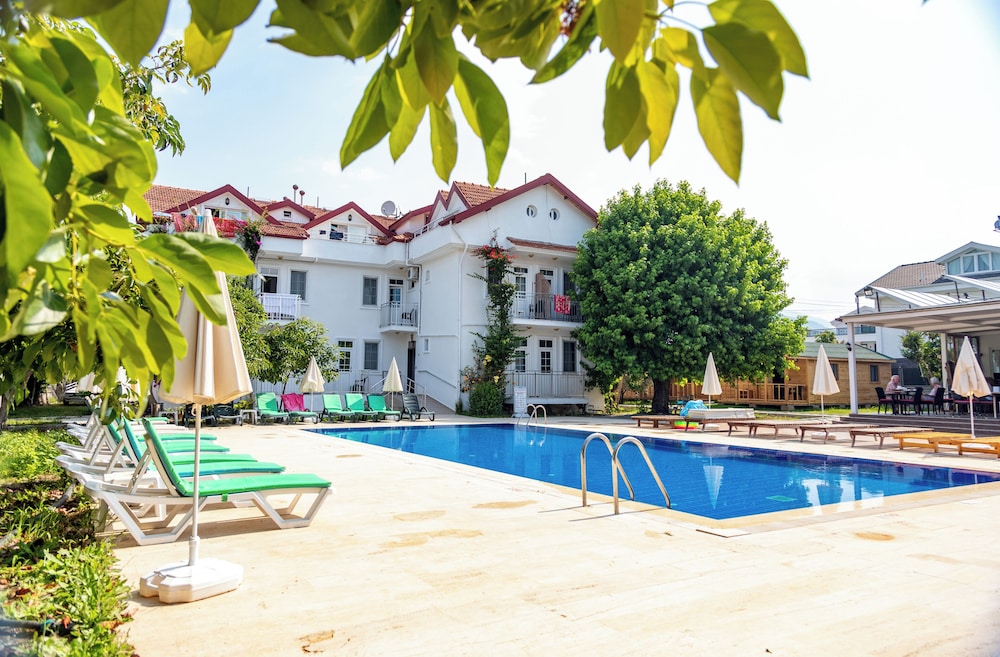 Tugay Hotel 65/67