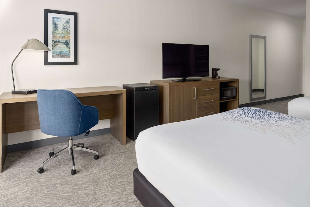 La Quinta Inn & Suites by Wyndham Locust Grove 49/55