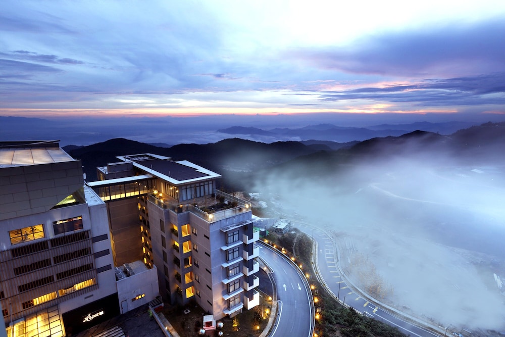 Grand Ion Delemen Hotel 63/69