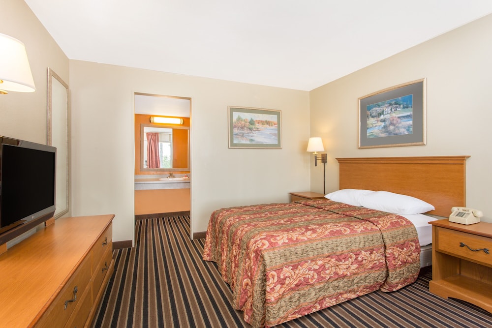 Travelodge Fredericksburg 17/24