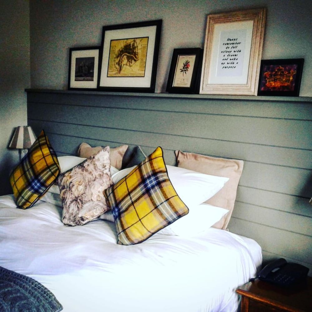 Crown Hotel 34/50
