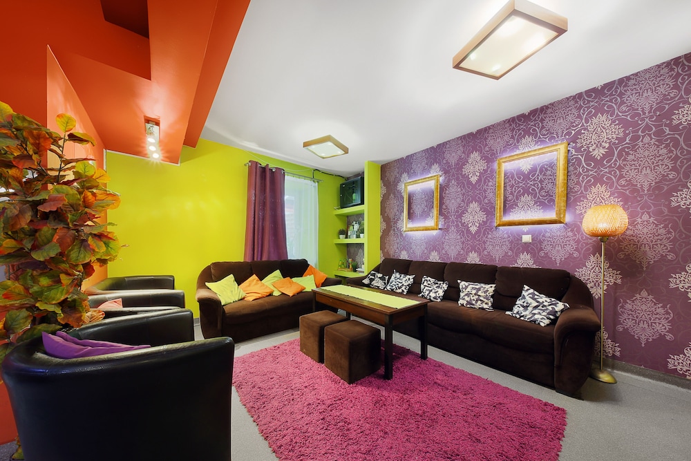 Moon Hostel New 14/28