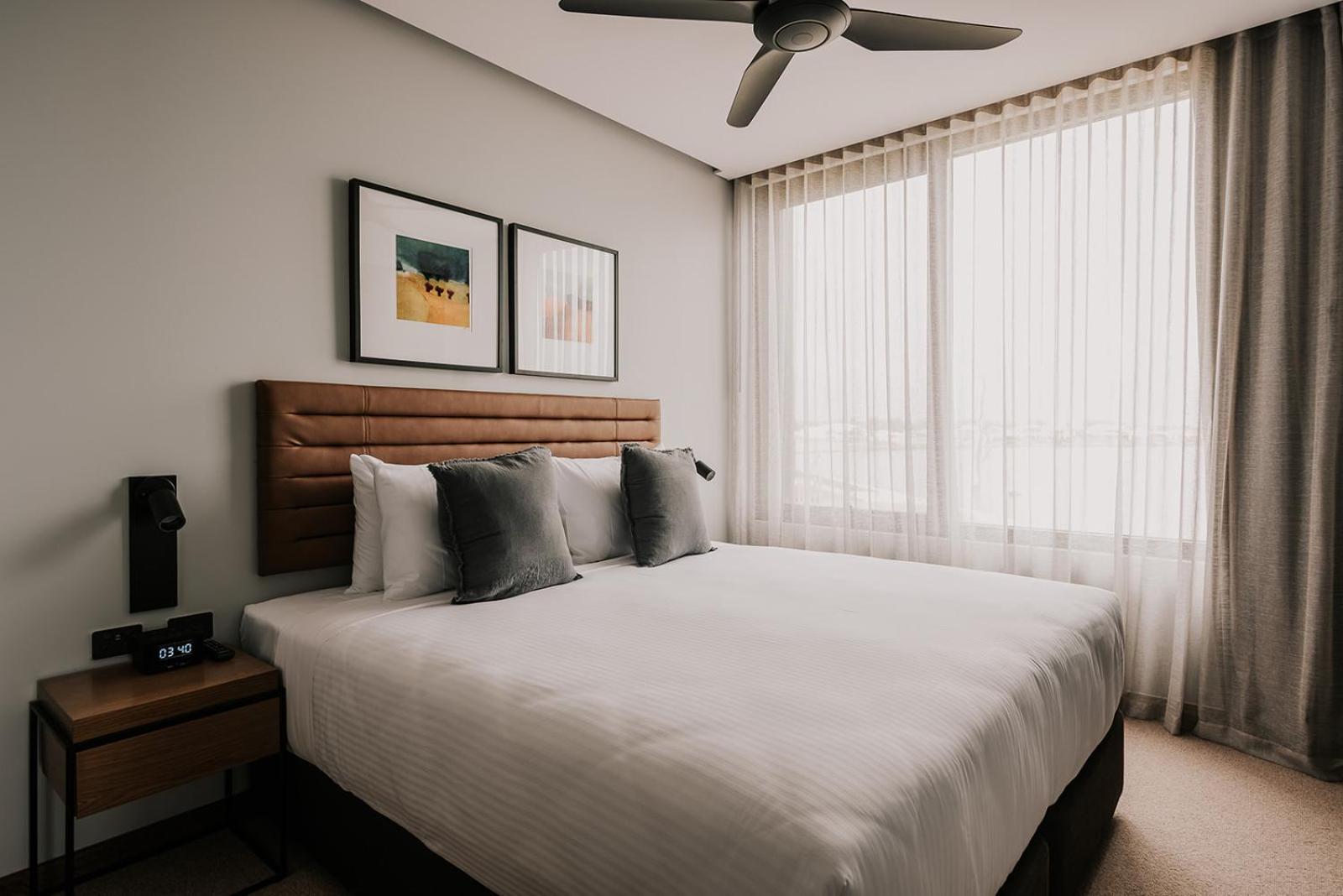 2 Bedrooms, Apartment, Lake View