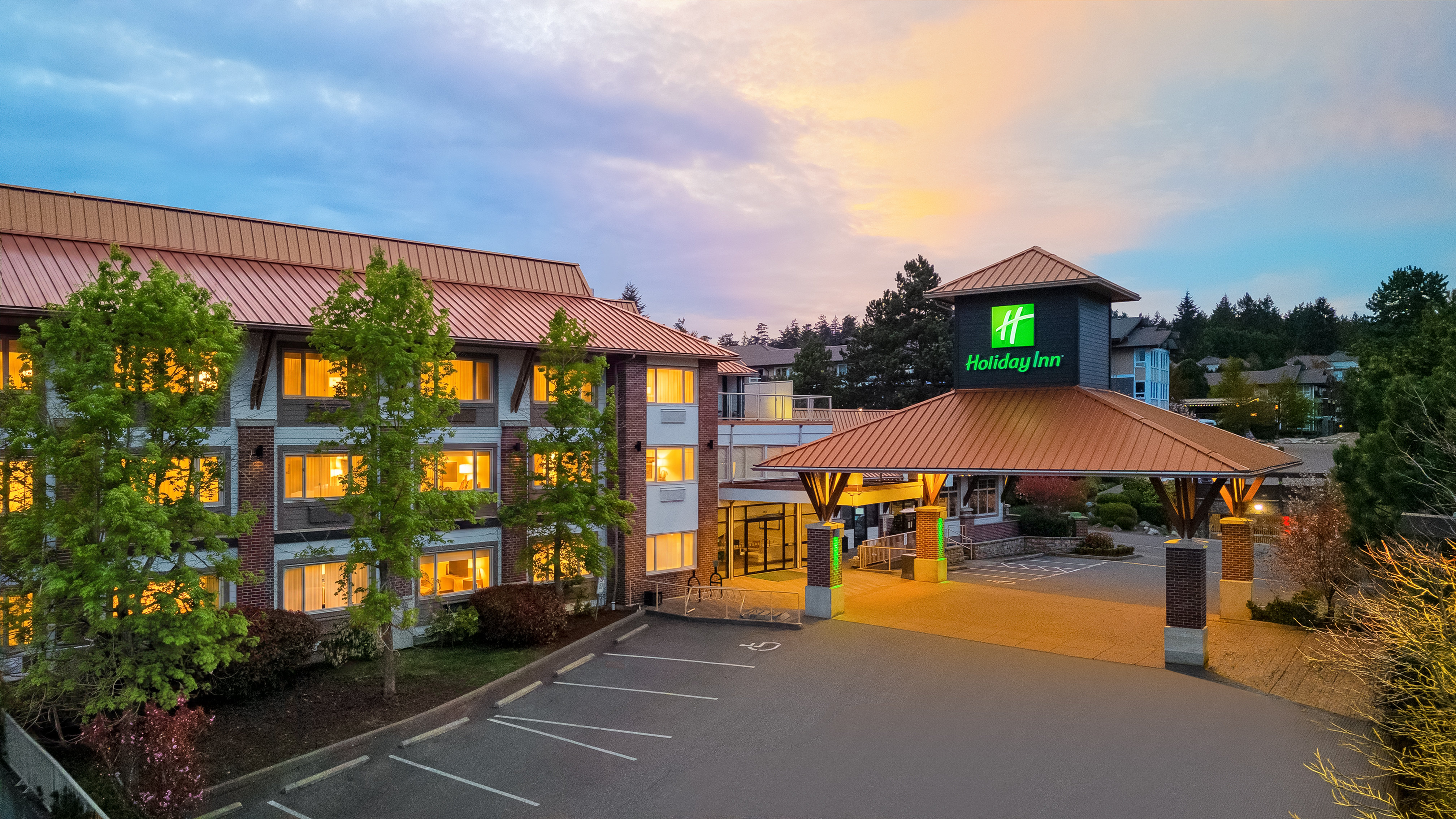 Elk Lake Inn Suites Victoria 8/81