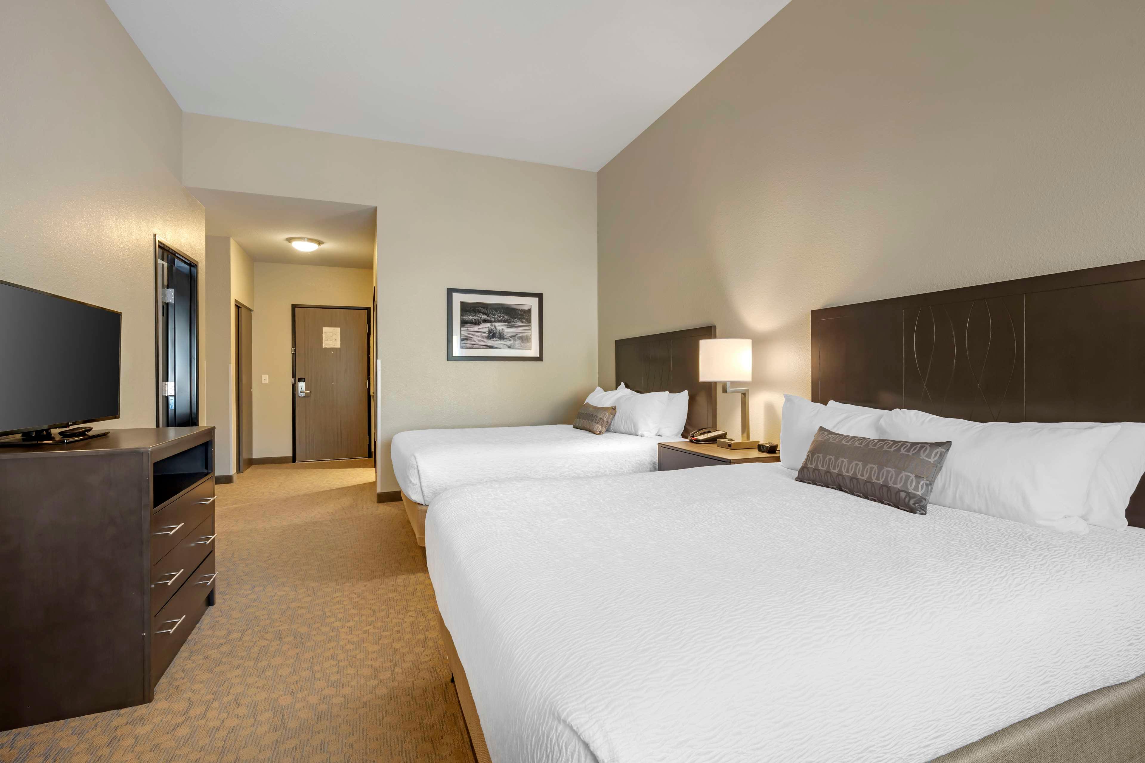 Suite, 2 Queen Beds, Accessible