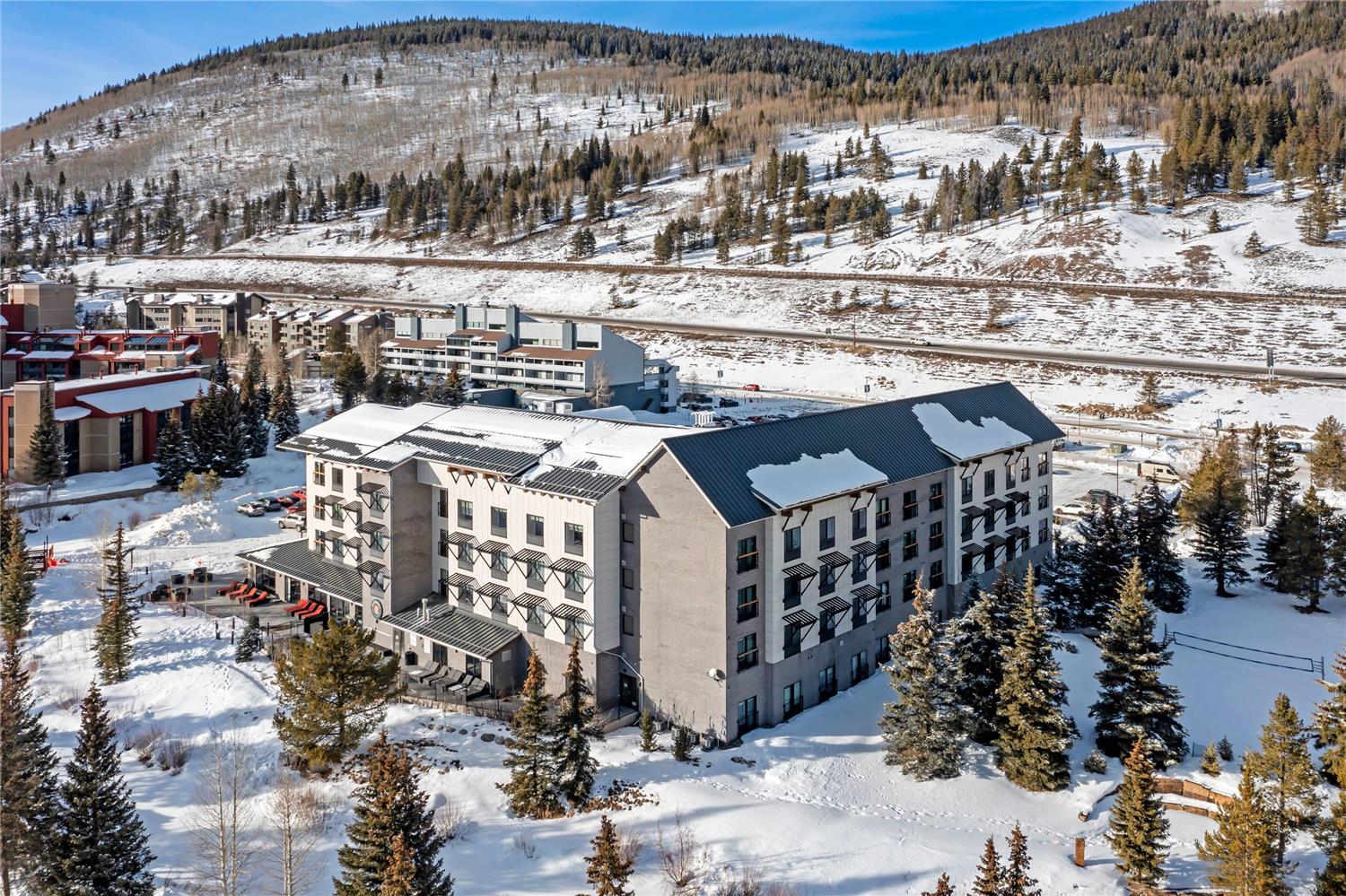 Cambria Hotel Copper Mountain 26/29