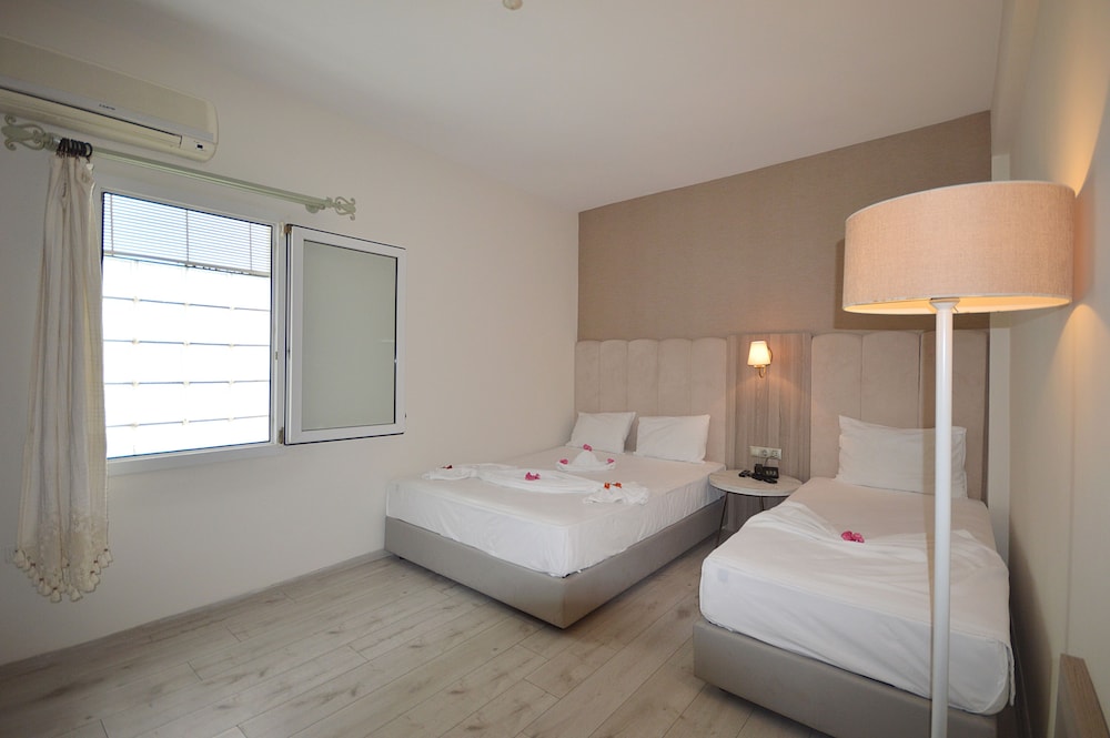 The Hotel 48 26/49