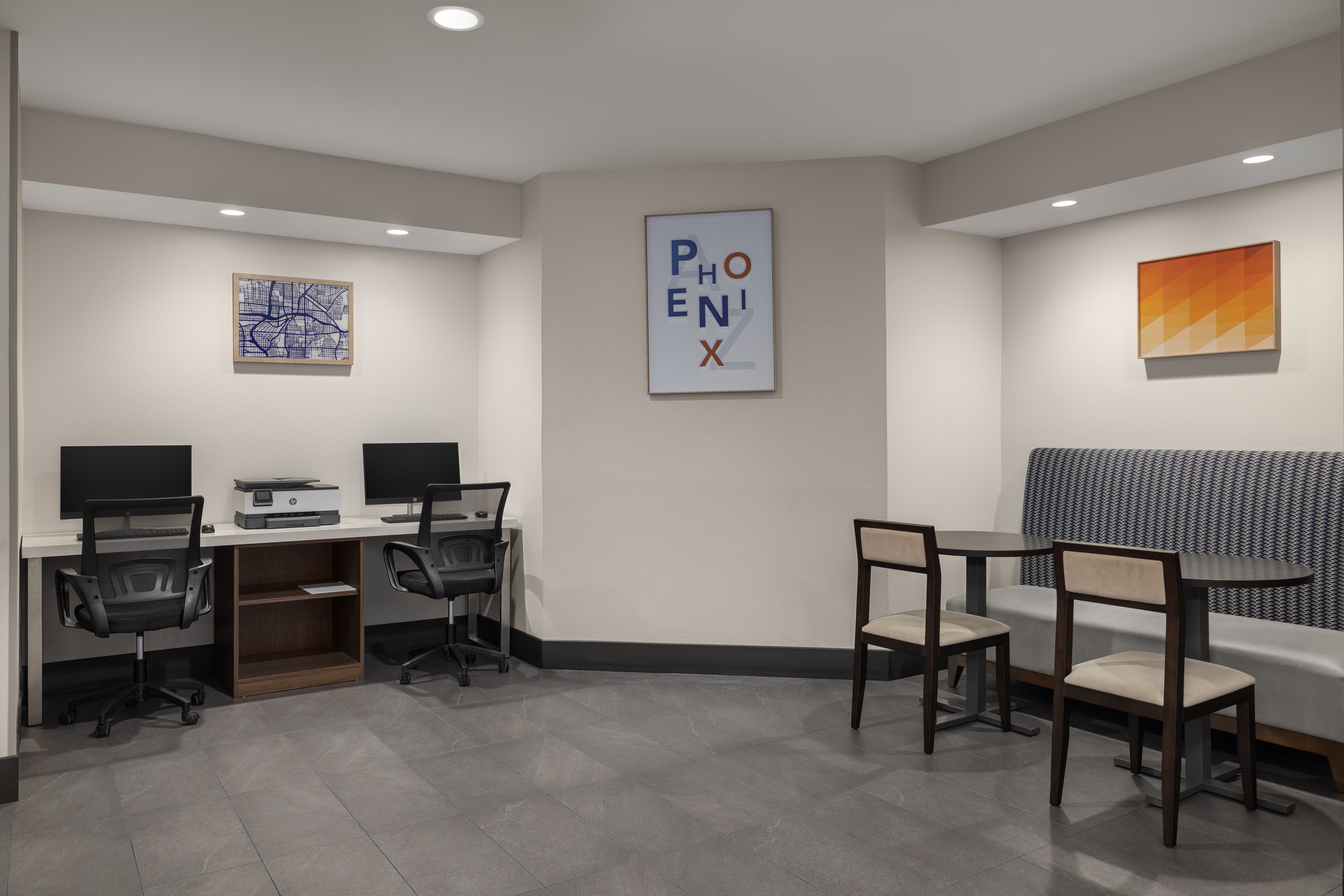 Holiday Inn Express & Suites Phoenix - Midtown 41/54