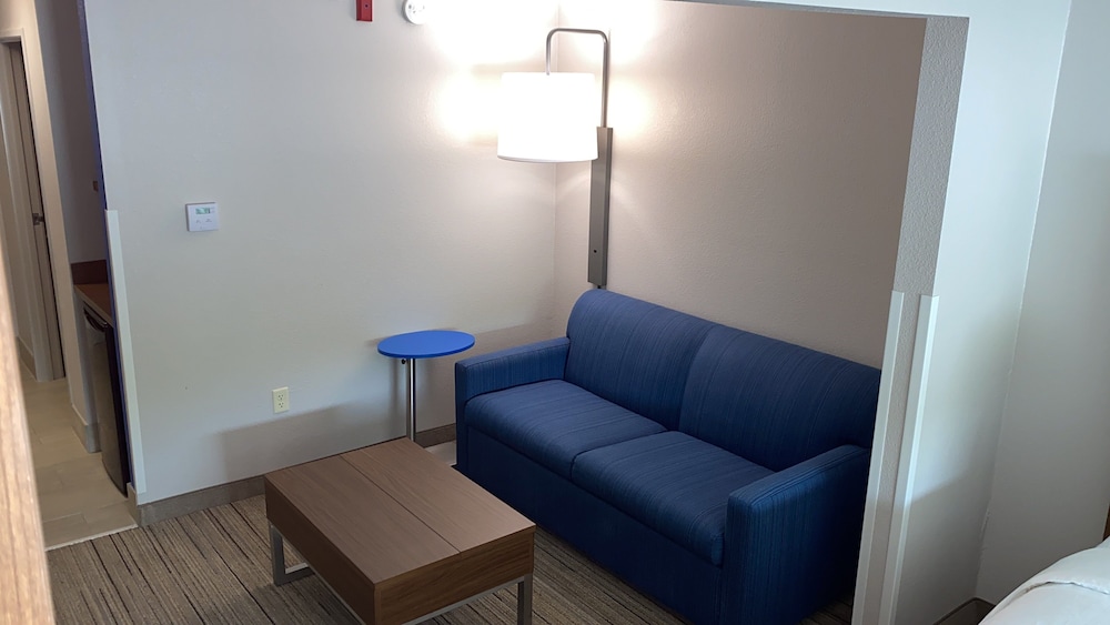 Holiday Inn Express Hotel And Suites Weston 37/54