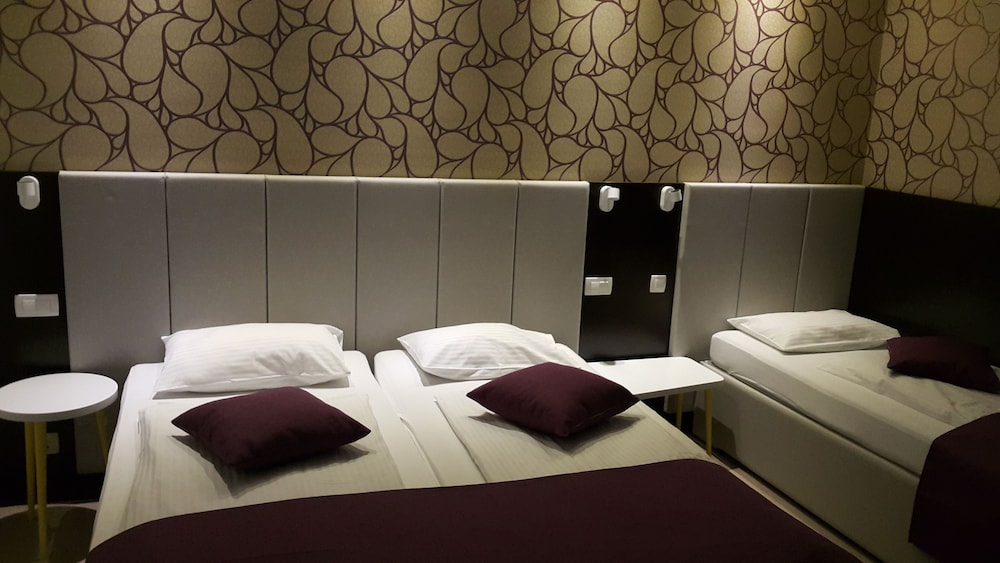 Emonec Hotel 22/31