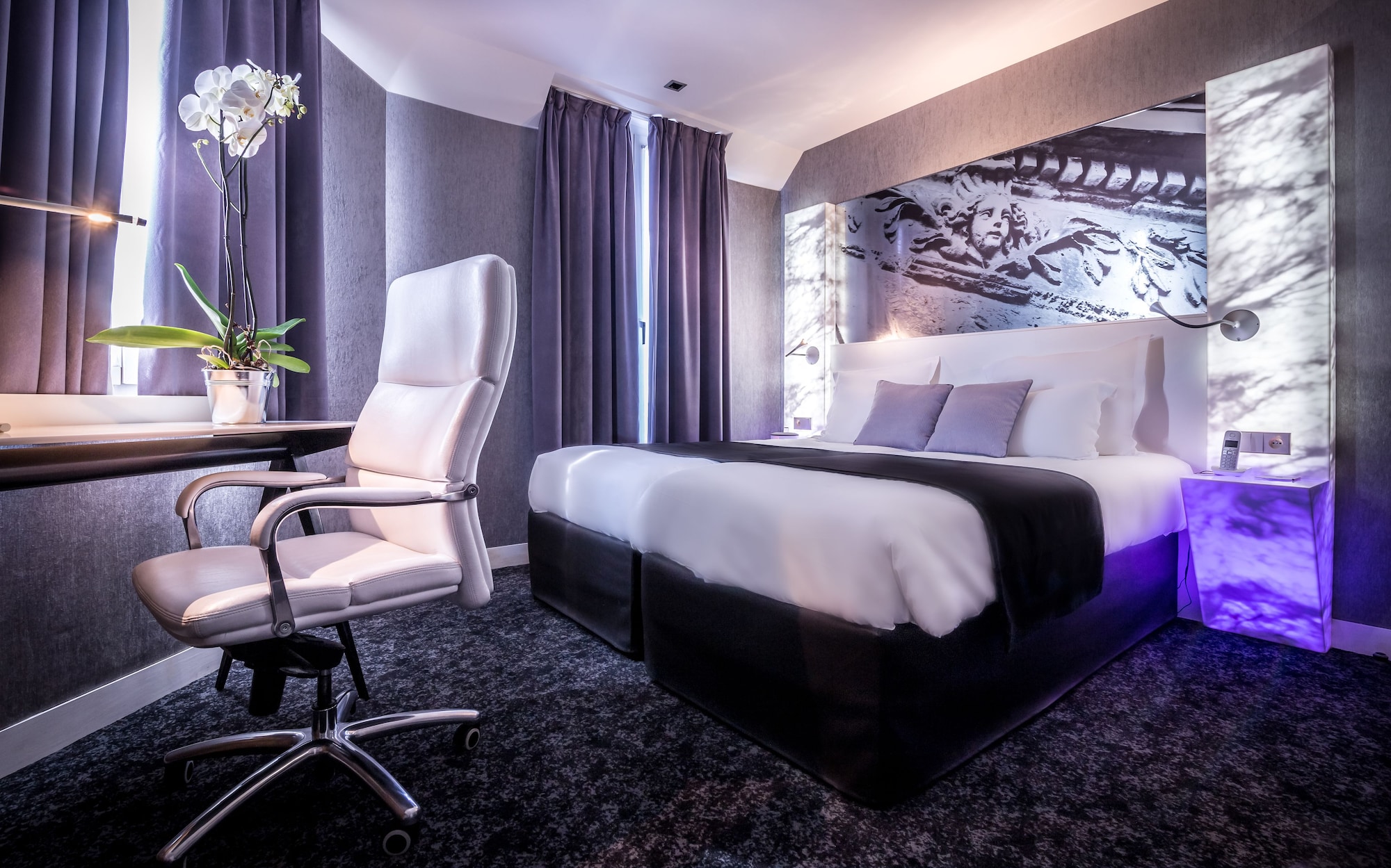 EXECUTIVE, TWIN BEDS
