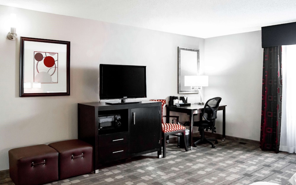 Hampton Inn & Suites Richmond/Glenside 32/37