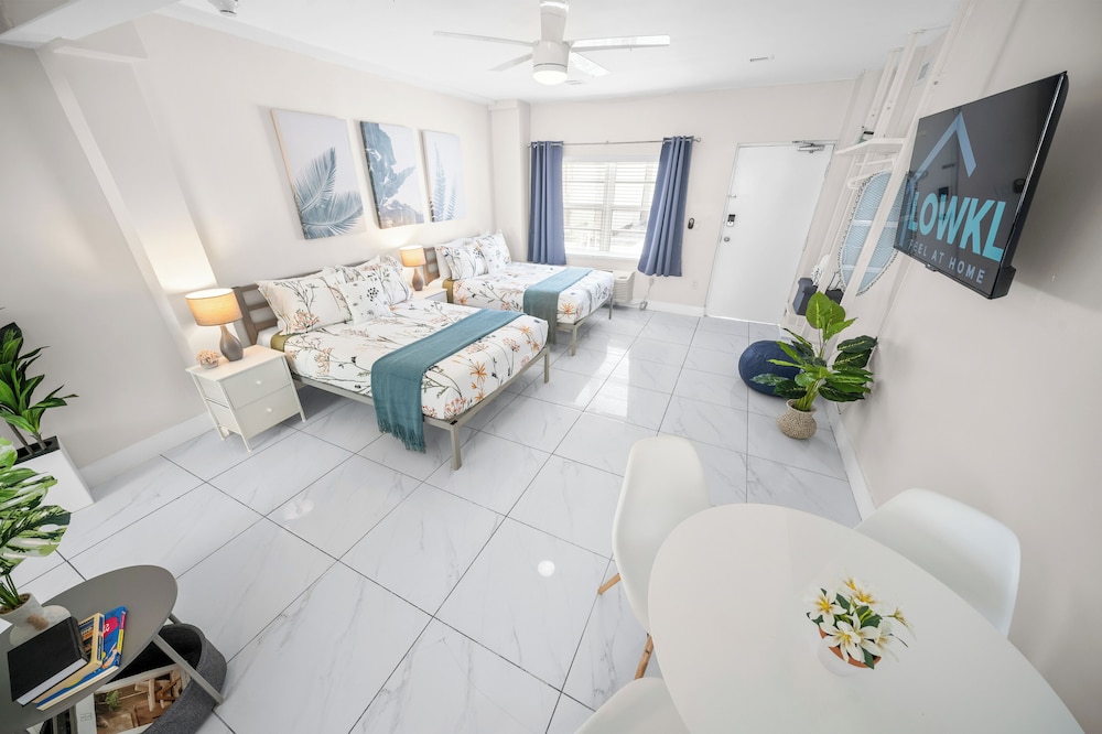 Samantha Apartments by Lowkl 24/46