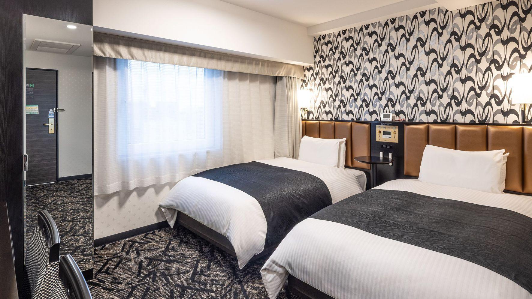Universal, Twin Beds, Smoking