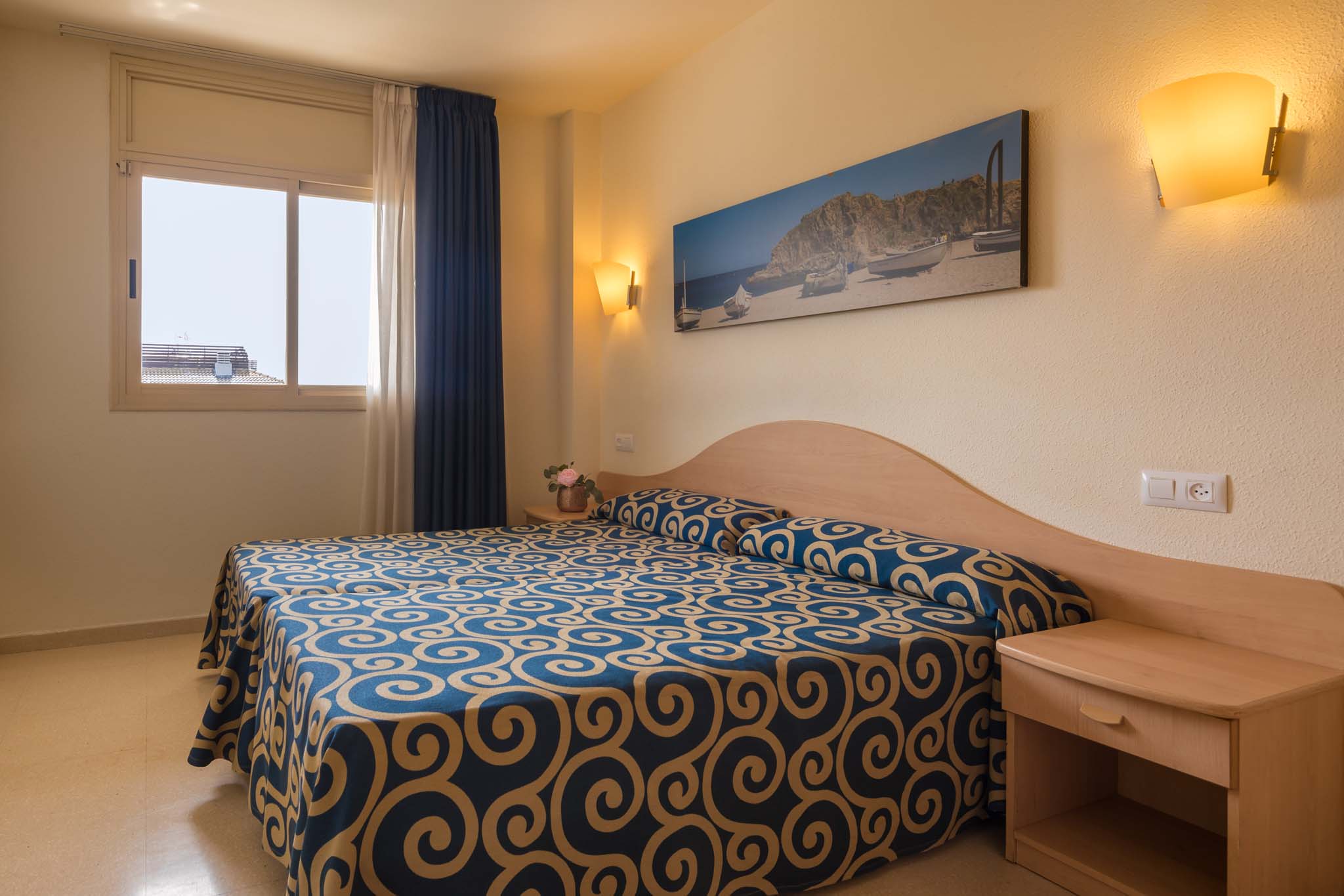 غرفة قياسية رباعية