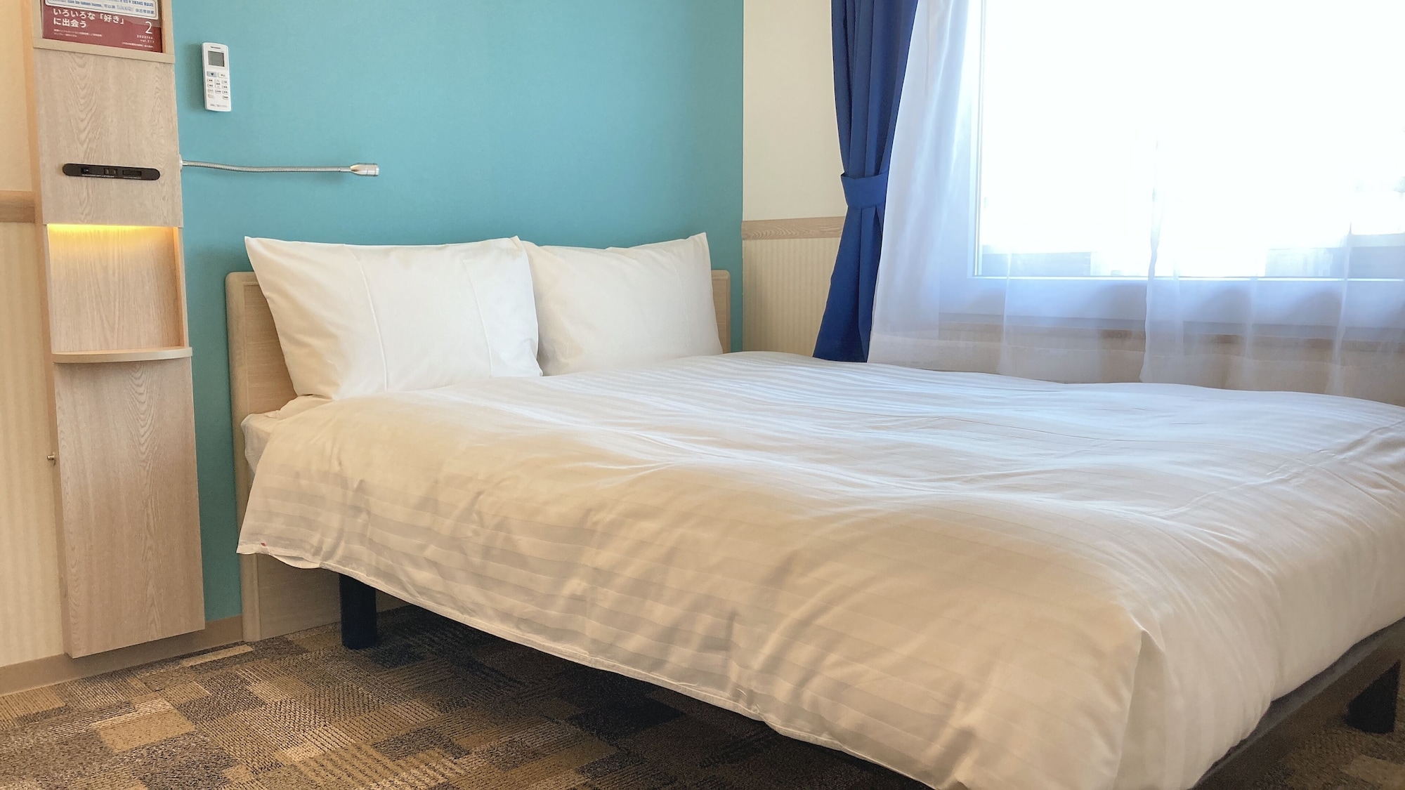 ECONOMY, DOUBLE BED, SMOKING