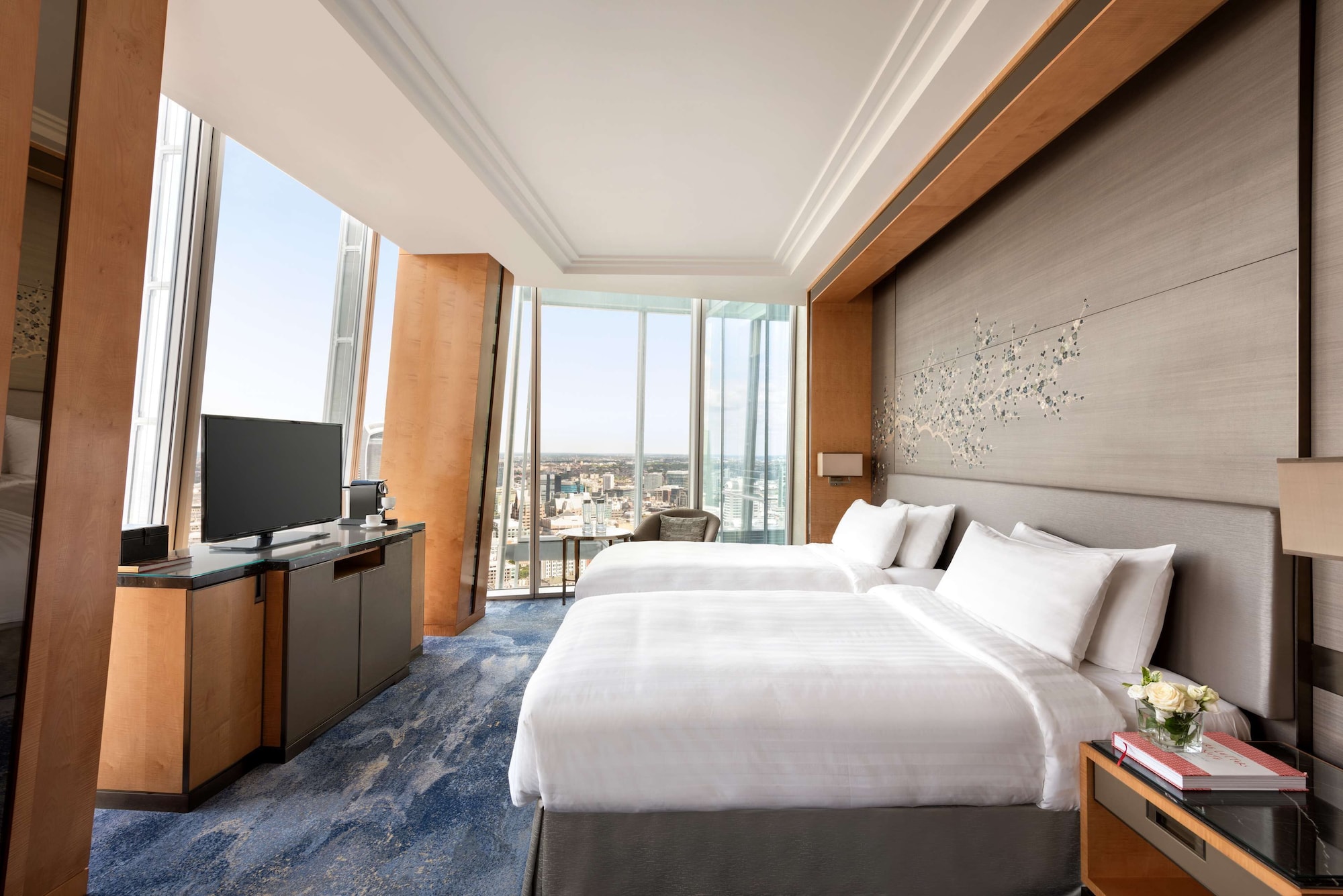 DELUXE, TWIN BEDS, CITY VIEW