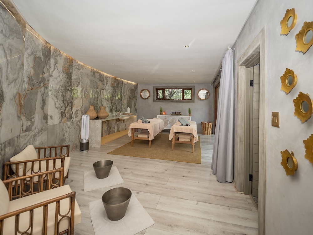 Lush Private Game Lodge 10/50