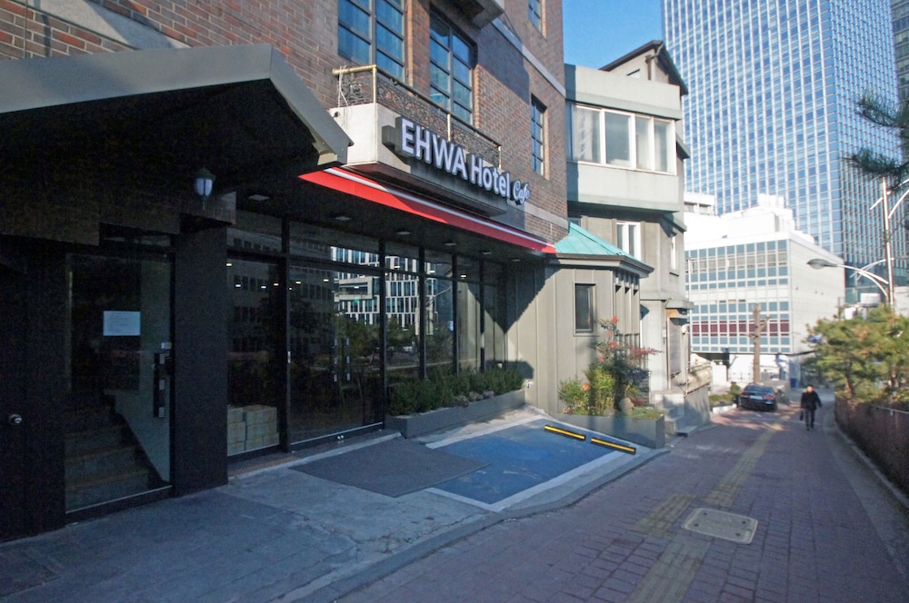 EHWA HOTEL MYEONGDONG 62/69
