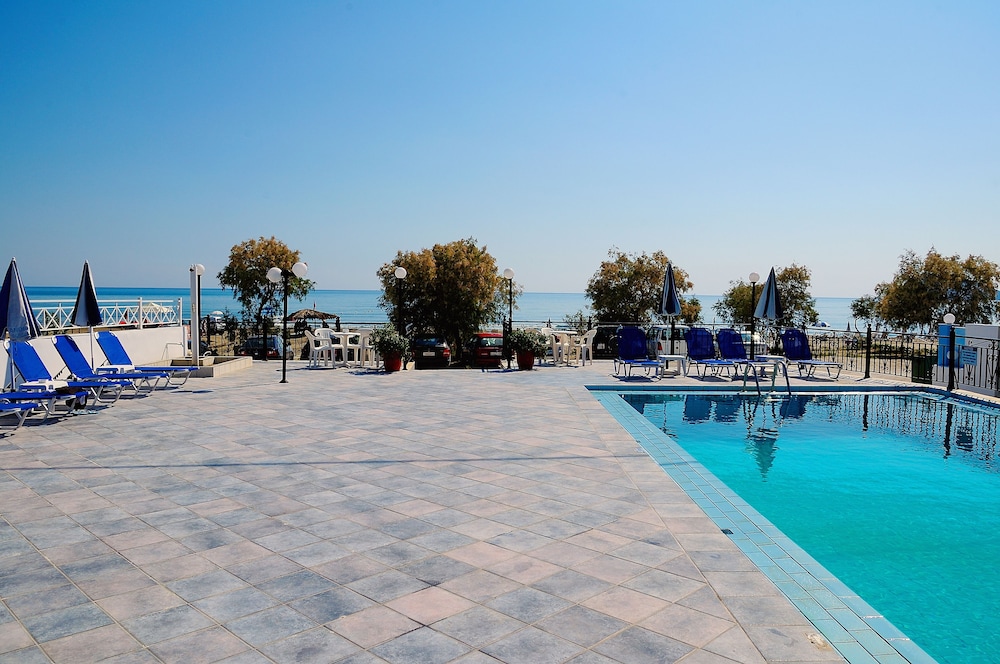Andreolas Beach Hotel 8/33