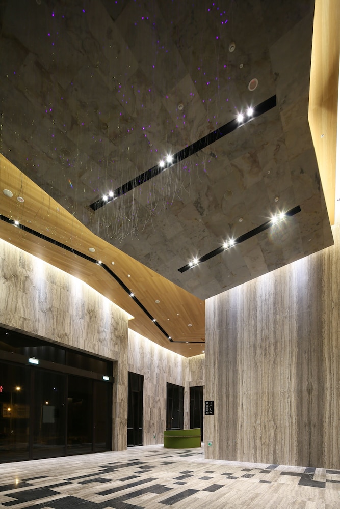 South Urban Hotel 7/45