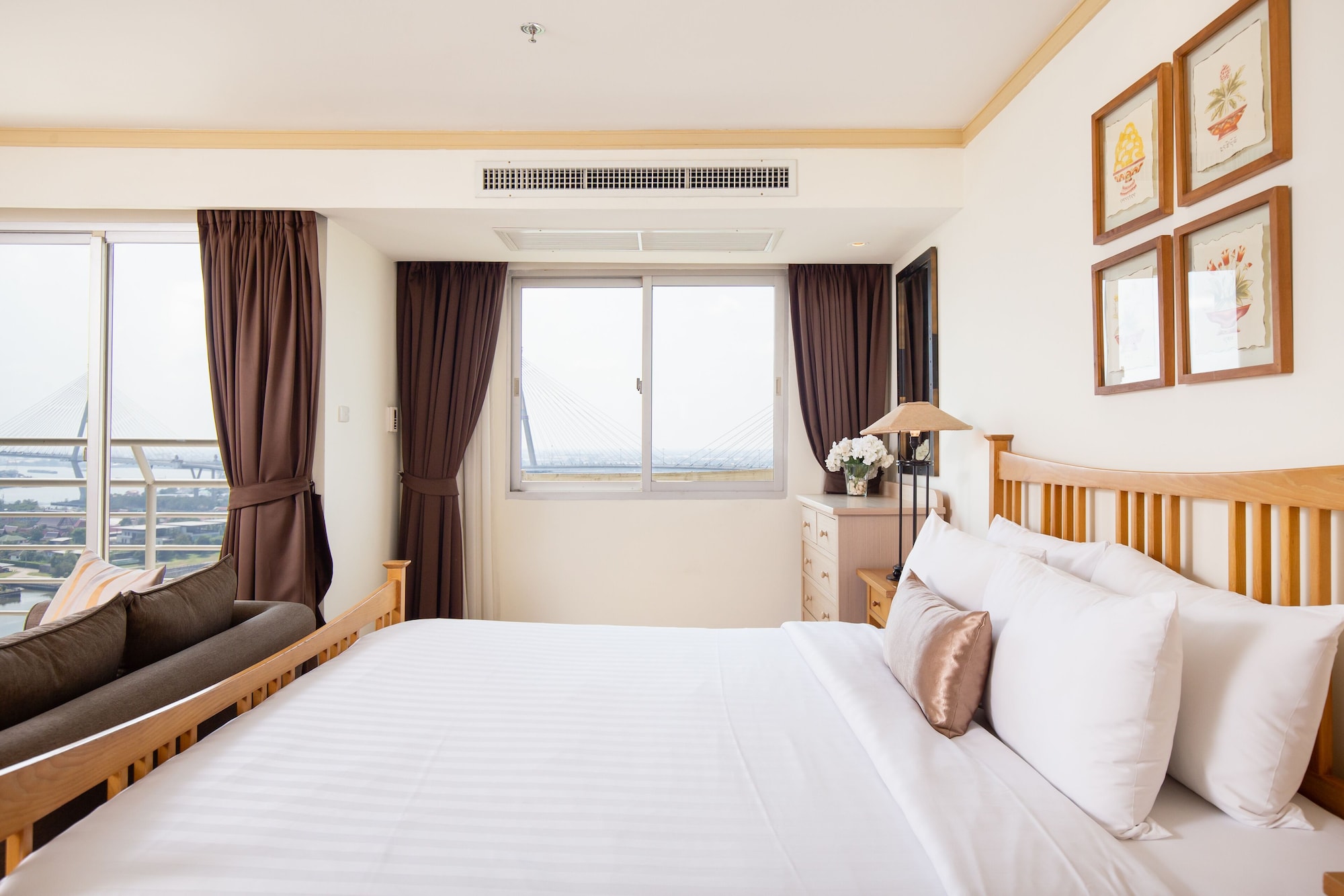 DELUXE, STUDIO, RIVER VIEW