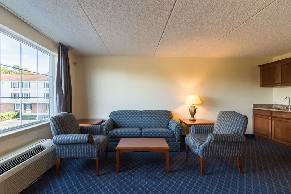 Quality Inn and Suites Conference Center West Chester 32/41