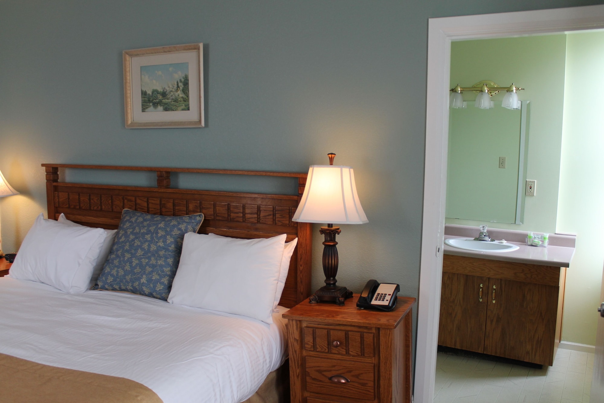 TRADITIONAL, KING BED