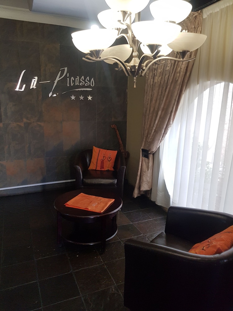 La Picasso Guesthouse 8/19