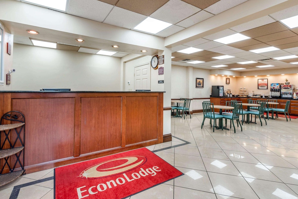 Econo Lodge Louisville Downtown 7/44