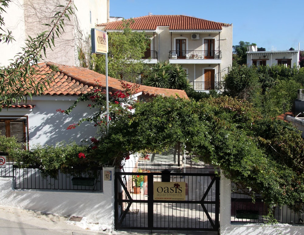 Oasis Apartments 3/50