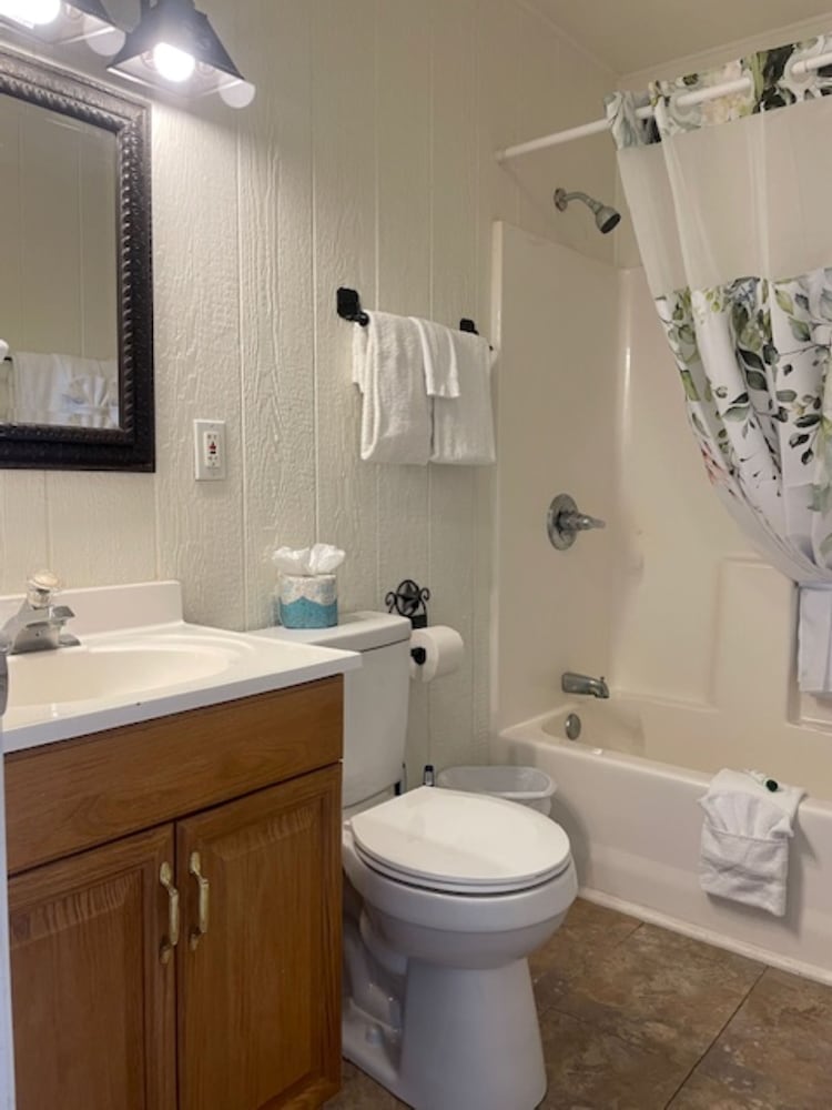 Thunderbird Resort & Event Center 78/80