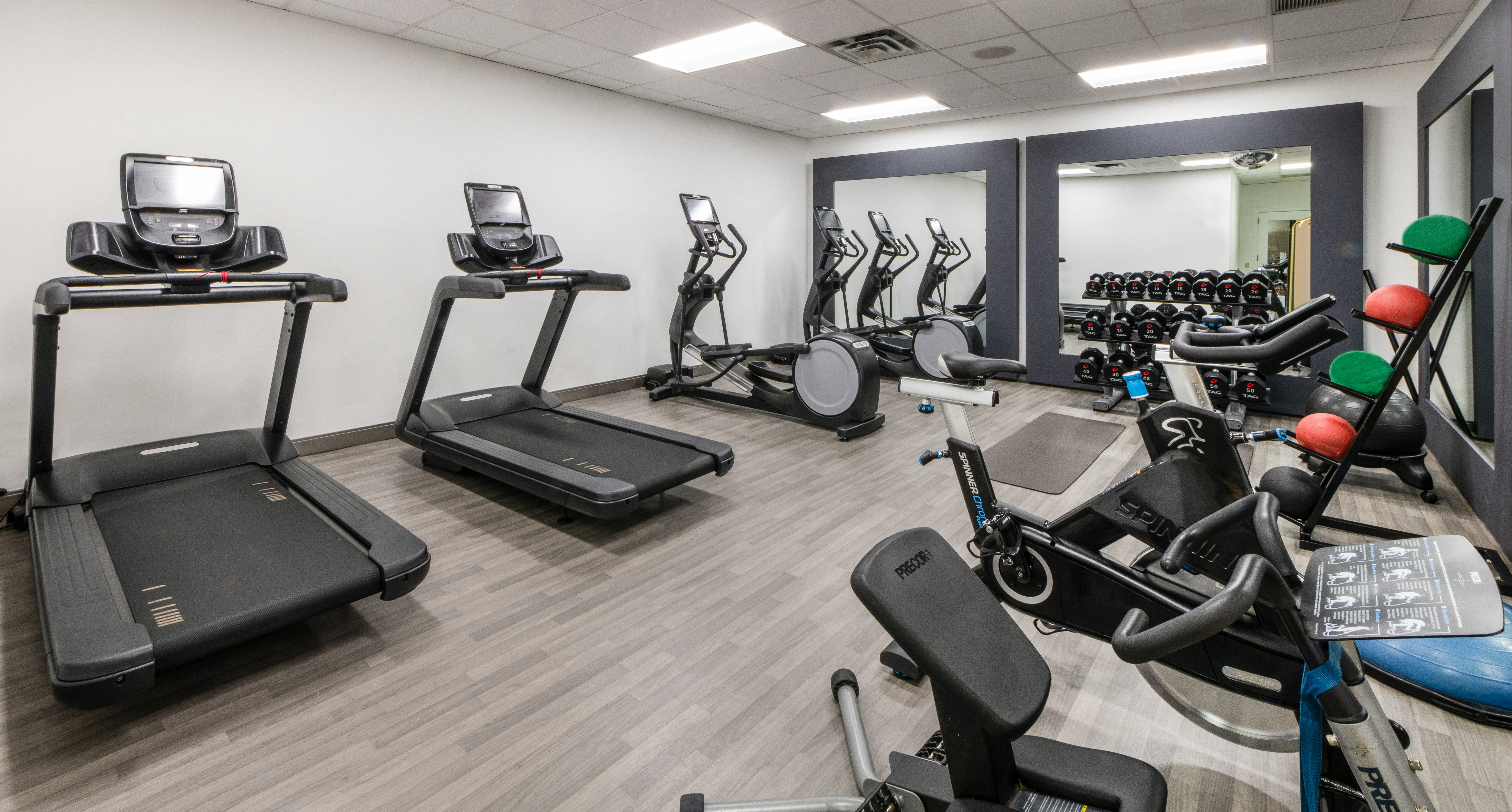 DoubleTree by Hilton Newark Penn Station 23/46