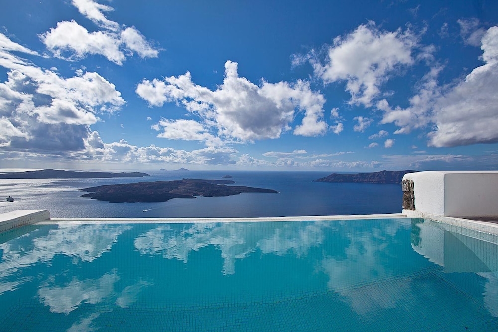 DREAMS LUXURY SUITES 45/50