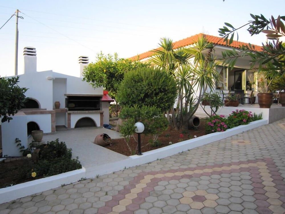 Nikolas Villas Apartments 40/43