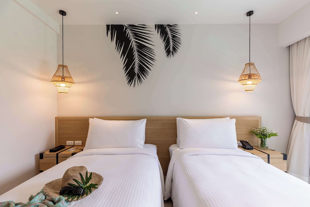 Outrigger Surin Beach Resort 30/74