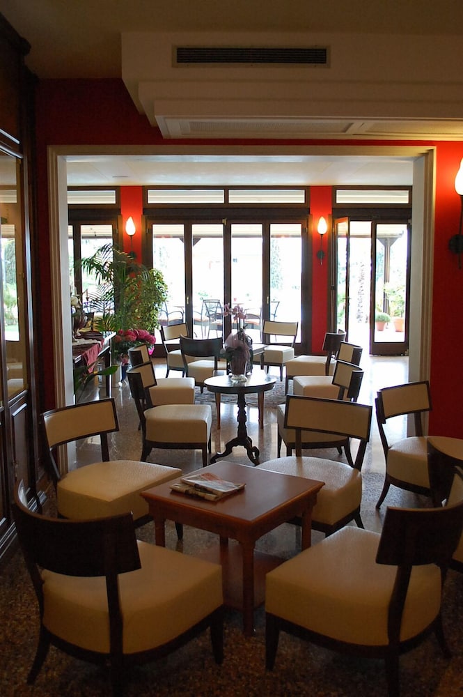 Villa Madrina Lovely and Dynamic Hotel 31/49
