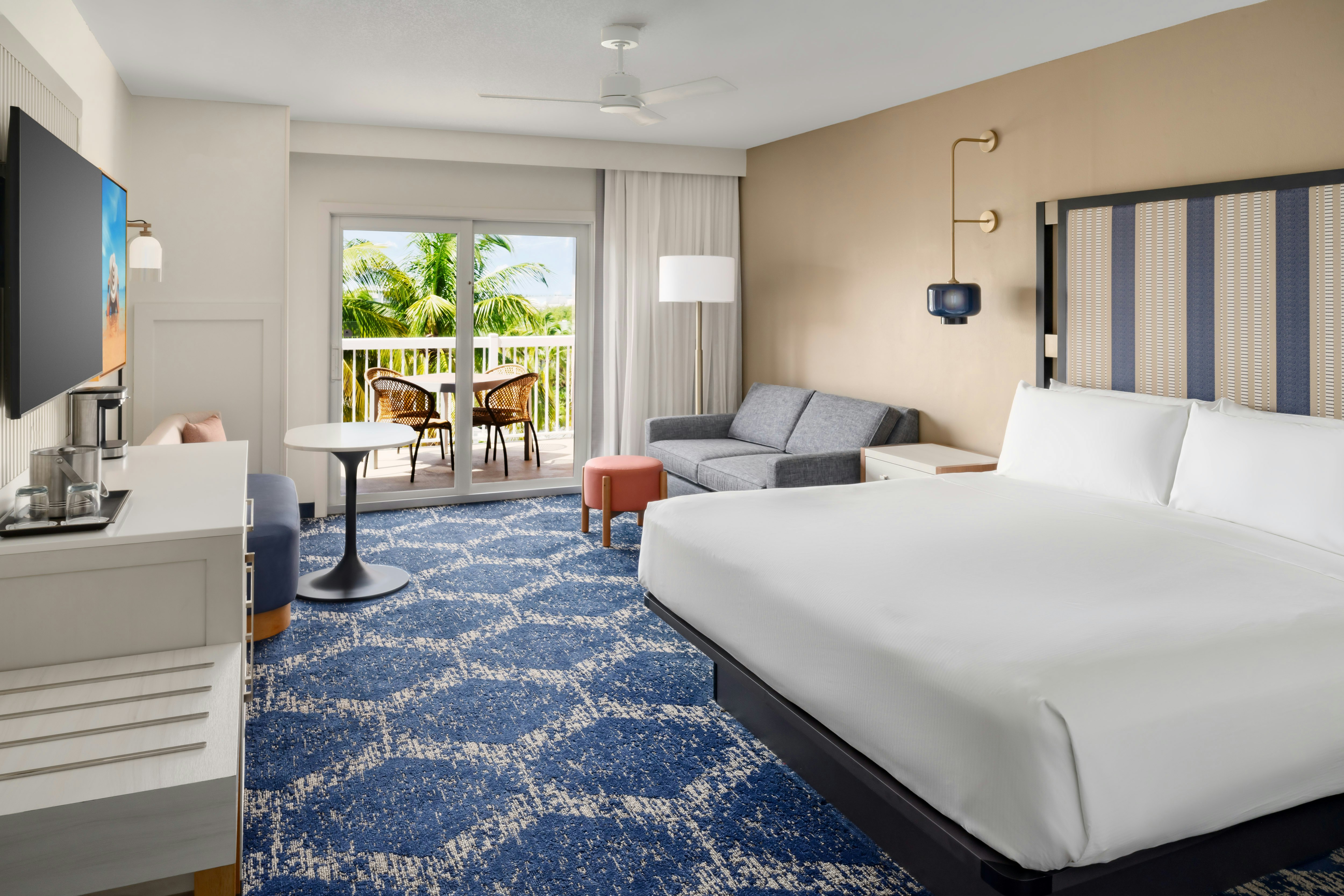 STUDIO, SUITE, KING BED, BALCONY