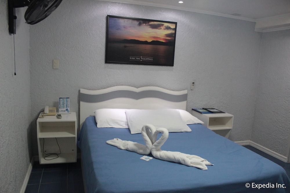 DELUXE, BEACH FRONT