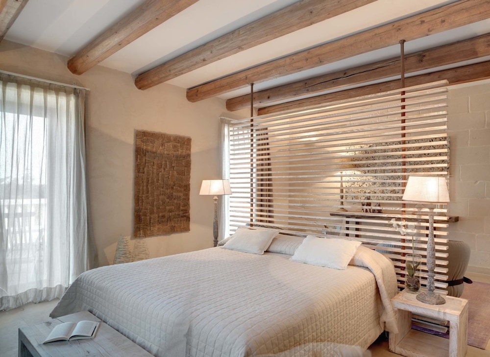 DELUXE, DOUBLE BED, GARDEN VIEW, BALCONY