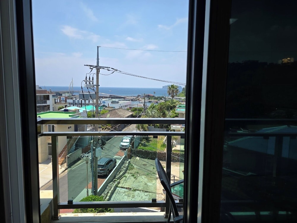 Cheonjiyeon Hotel 25/50