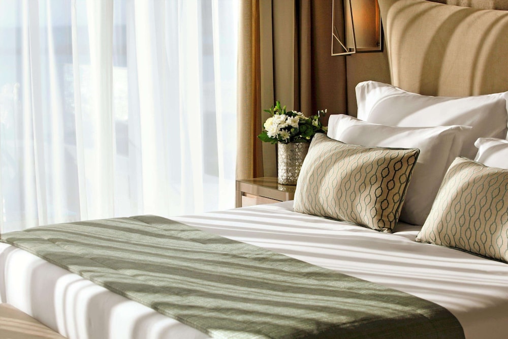 ROOM, DOUBLE BED, POOL VIEW