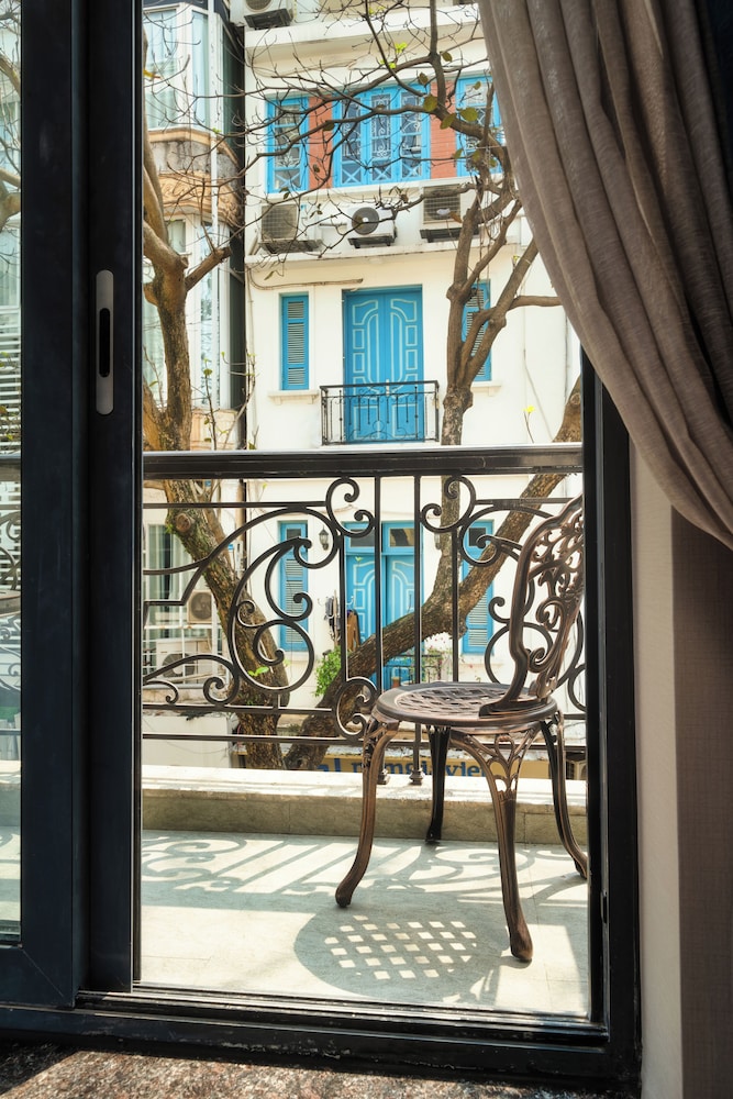 Peridot Gallery Classic Boutique Hotel 30/60